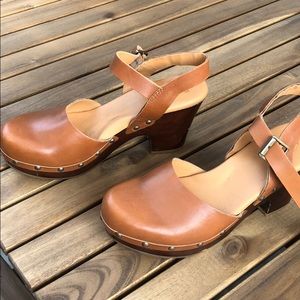 Wooden sole leather Clogs